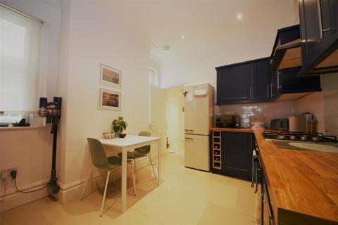 2 bedroom flat to rent, Nether Street, Finchley. N3