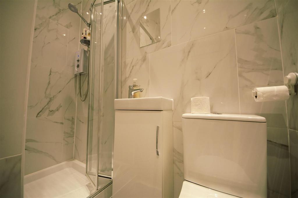 Bathroom 2.jpg