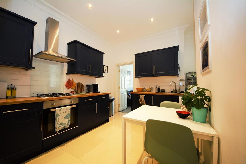 Kitchen 2.jpg