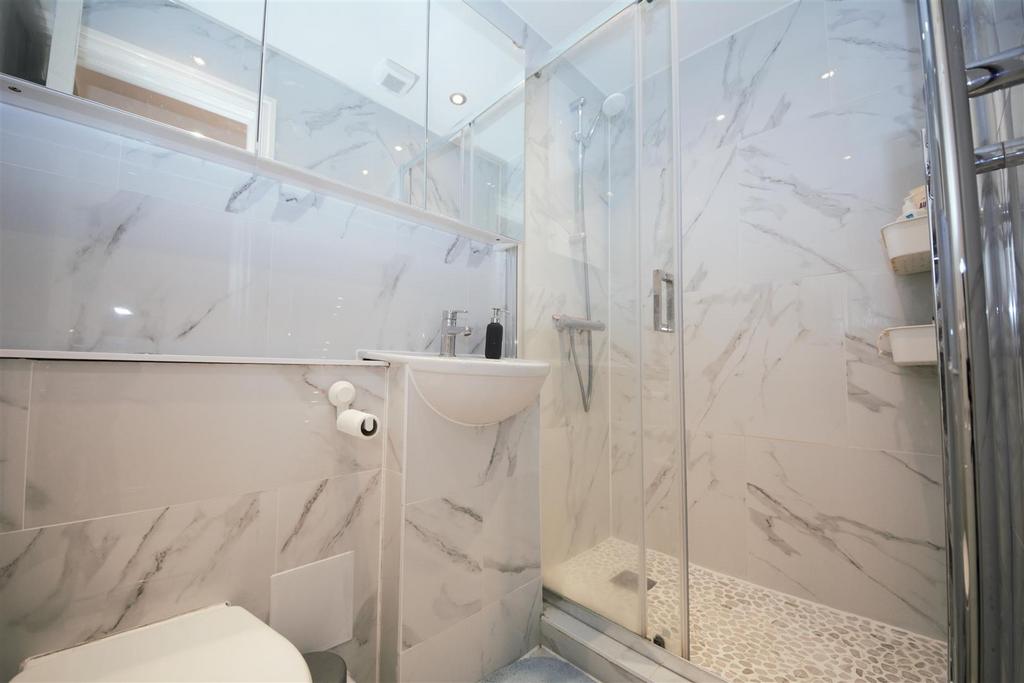Bathroom 1.jpg
