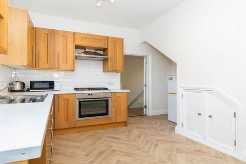 3 bedroom apartment to rent, NW2