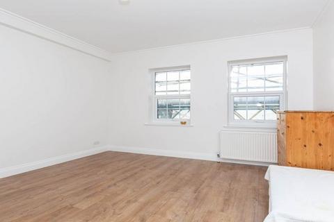3 bedroom apartment to rent, NW2