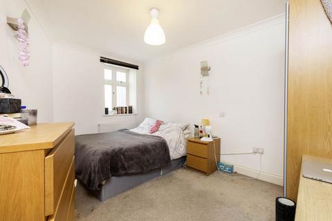 2 bedroom apartment to rent, NW4