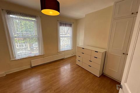 1 bedroom flat to rent, Forest Road, London N9