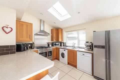 3 bedroom end of terrace house for sale, Lea Road, Harpenden
