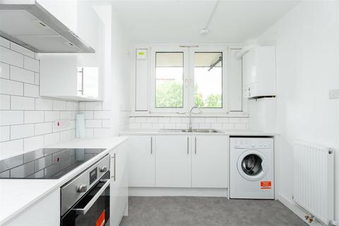 3 bedroom maisonette for sale, Ravenscroft Street, London