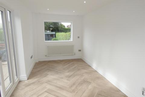 103 Bradwall Road, Sandbach, CW11 1GN