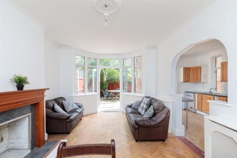 4 bedroom terraced house to rent, Sharon Gardens, London