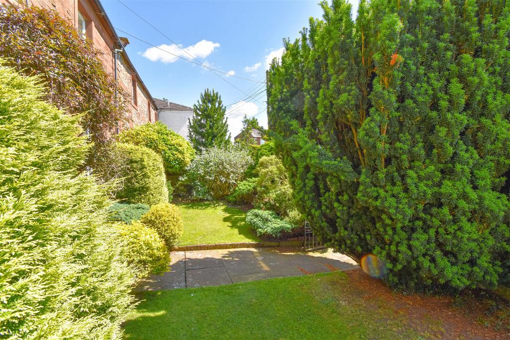 Oak Tree House Forecourt Garden.jpg