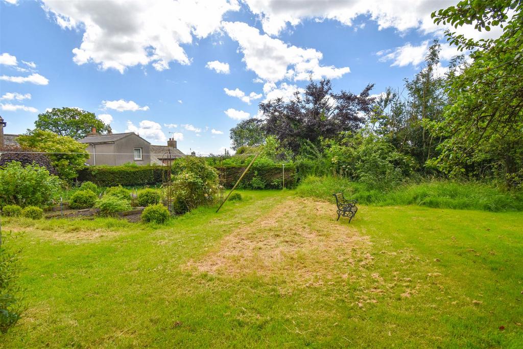 Oak Tree House Garden c.jpg