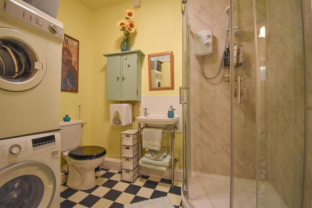 Shower/Cloakroom