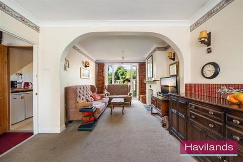59 Rayleigh Road, London, N13 5QW