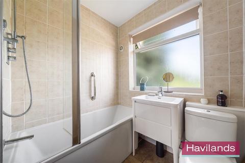 59 Rayleigh Road, London, N13 5QW
