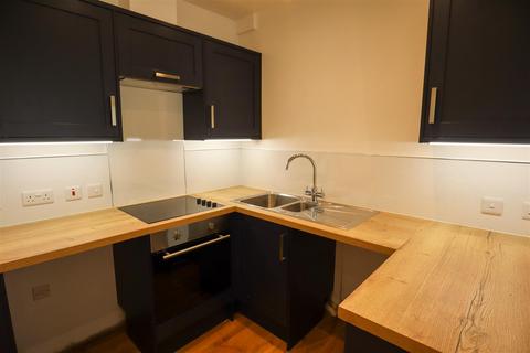 2 bedroom flat to rent, Cambridge Gardens, Hastings