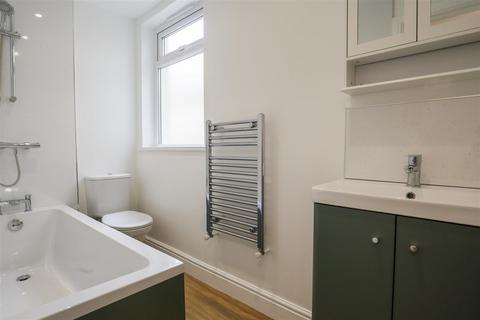 2 bedroom flat to rent, Cambridge Gardens, Hastings