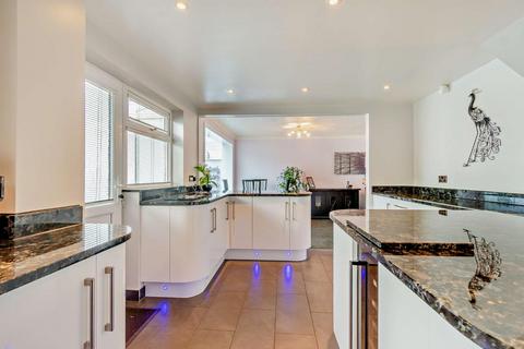 5 bedroom detached house for sale, Forest Lane Harrogate HG2 7ED