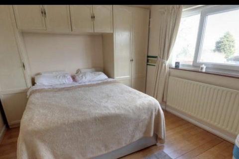 3 bedroom semi-detached house to rent, Monkspring, Worsbrough