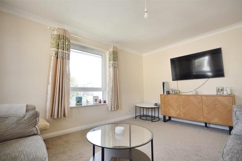 3 bedroom flat for sale, Trinity Trees, Eastbourne