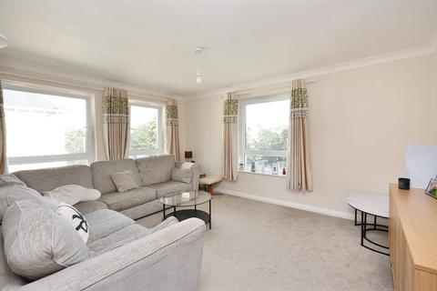 3 bedroom flat for sale, Trinity Trees, Eastbourne