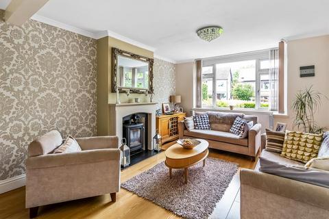 5 Lodge Road, Fetcham, Leatherhead, KT22 9QY