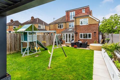 5 Lodge Road, Fetcham, Leatherhead, KT22 9QY
