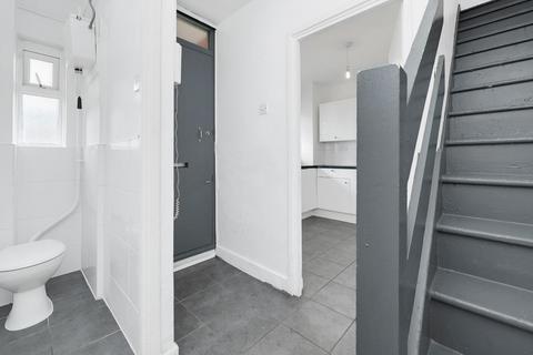 3 bedroom apartment to rent, New North Road, Shoredi, N1