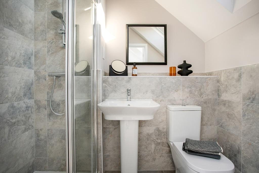 The ensuite benefits from a double shower...