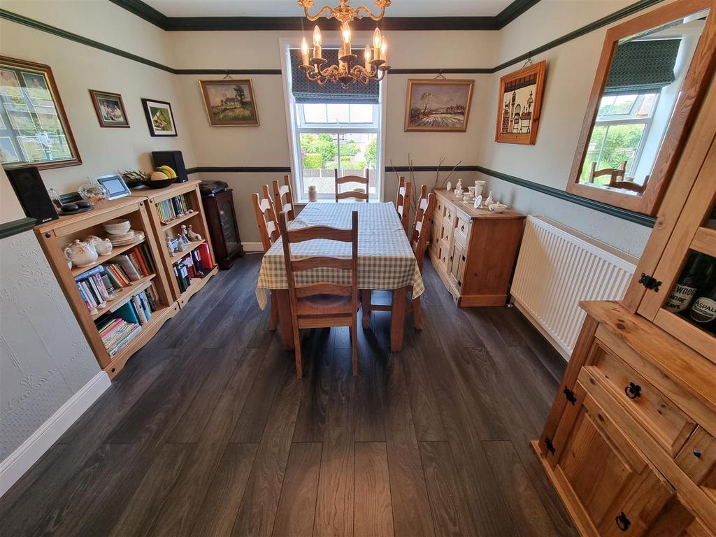Dining Room/Bedroom 3