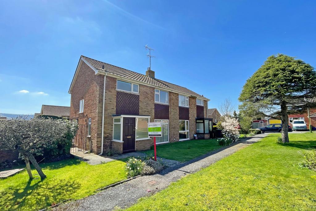 Ockley Way, Hassocks, West Sussex... 3 bed semidetached house £1,700
