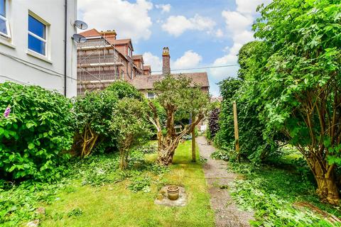 1 bedroom ground floor flat for sale, South Terrace, Littlehampton, West Sussex