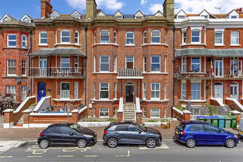 1 bedroom ground floor flat for sale, South Terrace, Littlehampton, West Sussex