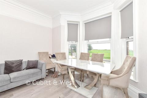 1 bedroom ground floor flat for sale, South Terrace, Littlehampton, West Sussex