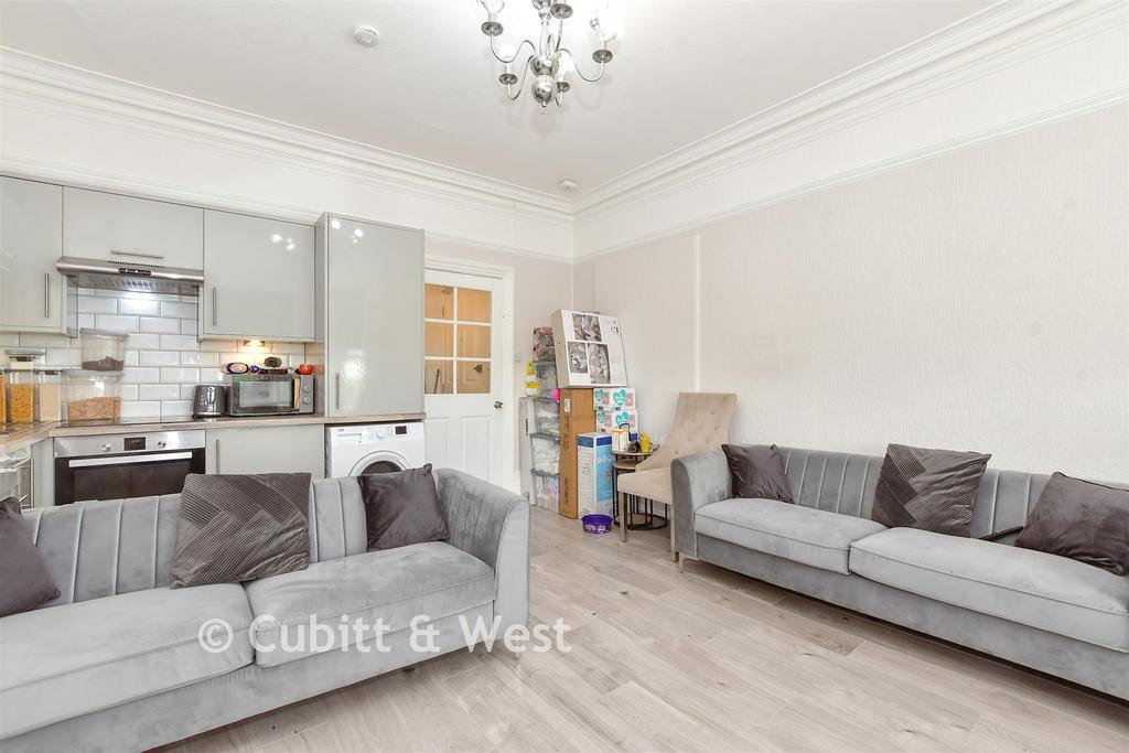 Lounge/Kitchen
