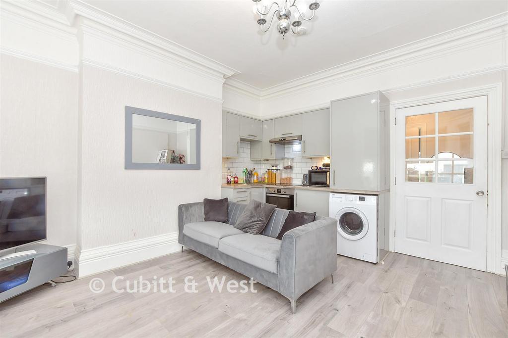 Lounge/Kitchen