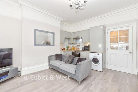 1 bedroom ground floor flat for sale, South Terrace, Littlehampton, West Sussex