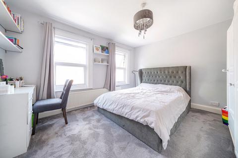 72 Chiltern View Road, Uxbridge, UB8 2PE