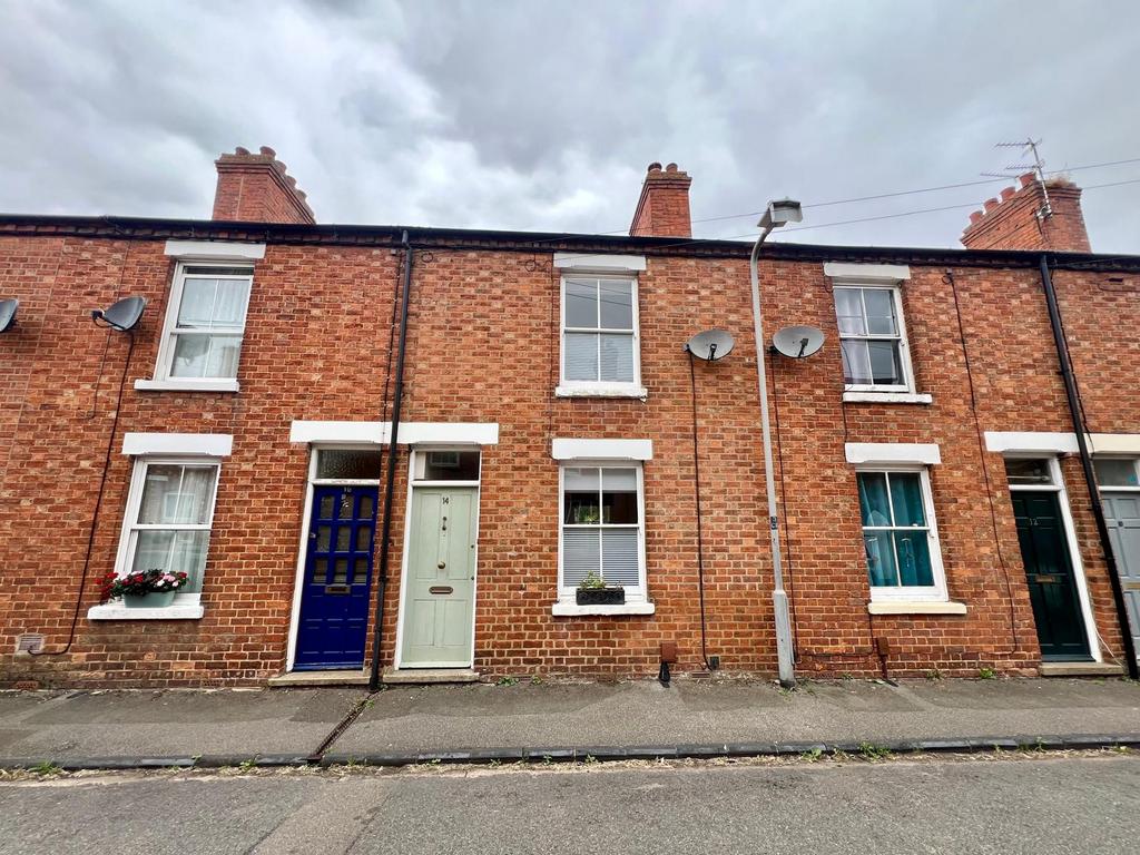 Coronation Road, Stony Stratford... 3 bed terraced house to rent £