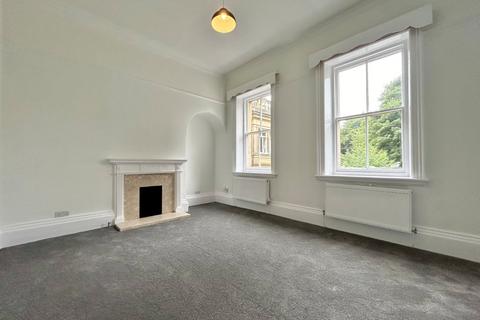 3 bedroom flat to rent, Gledhow Lane, Roundhay, Leeds, LS8