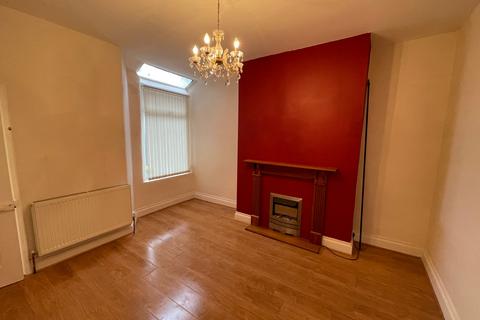 2 bedroom terraced house to rent, Hopwood Avenue, Manchester M30