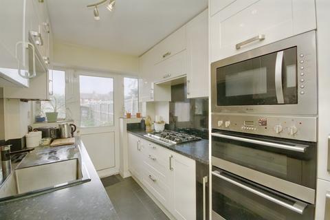 2 bedroom flat for sale, Vineyard Road, Feltham TW13