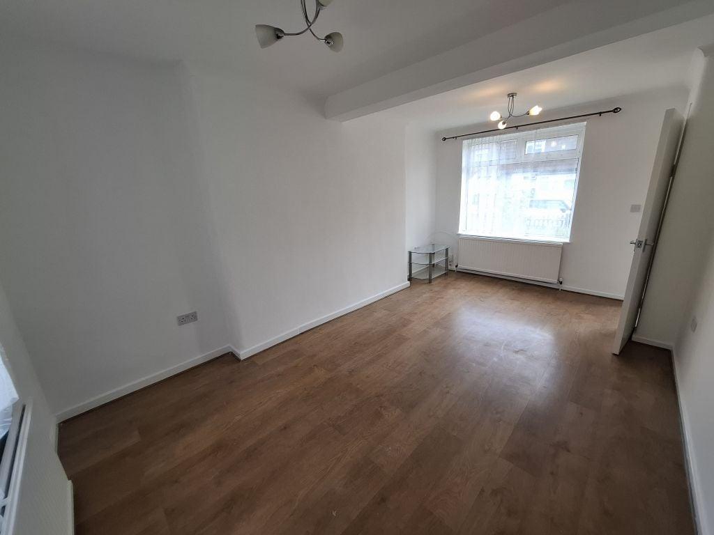 Jackson Road, Barking, IG11 3 bed semidetached house for sale £385,000
