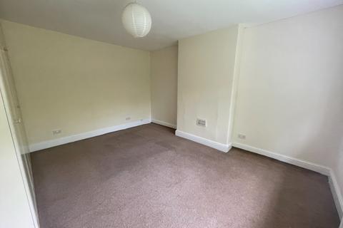 4 bedroom detached house to rent, Baslow Grove, Bradford BD9