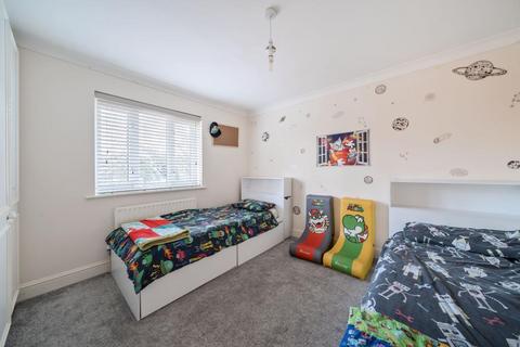 19 Clere Gardens, Chineham, Basingstoke, RG24 8LZ