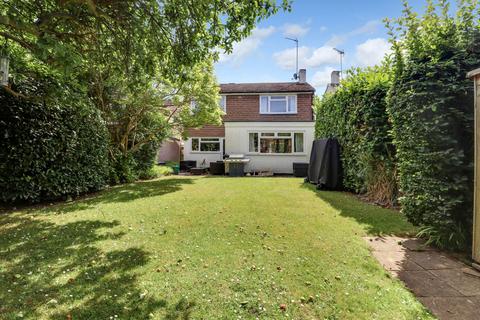 4 bedroom detached house to rent, Forge Drive, Esher KT10