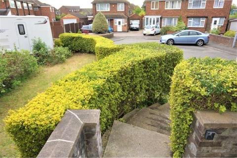 3 bedroom semi-detached house to rent, Luton LU3