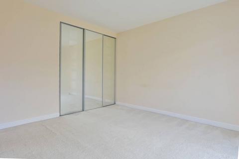 15 Brooklyn Close, Woking, GU22 7TH