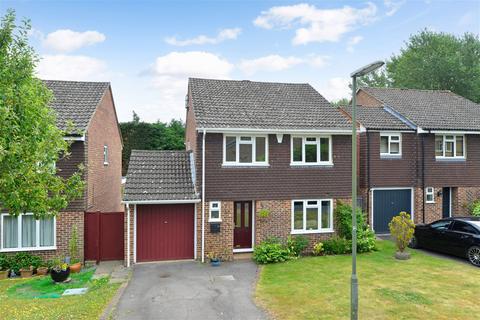 4 bedroom detached house for sale, Keepers Close, Merrow, GU4