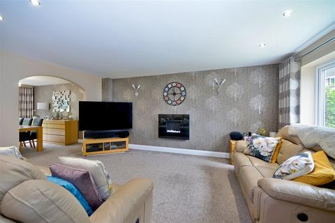 4 bedroom detached house for sale, Keepers Close, Merrow, GU4