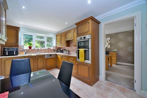 4 bedroom detached house for sale, Keepers Close, Merrow, GU4