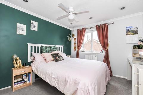 2 bedroom flat for sale, Jasper House, Percy Gardens, Worcester Park, KT4